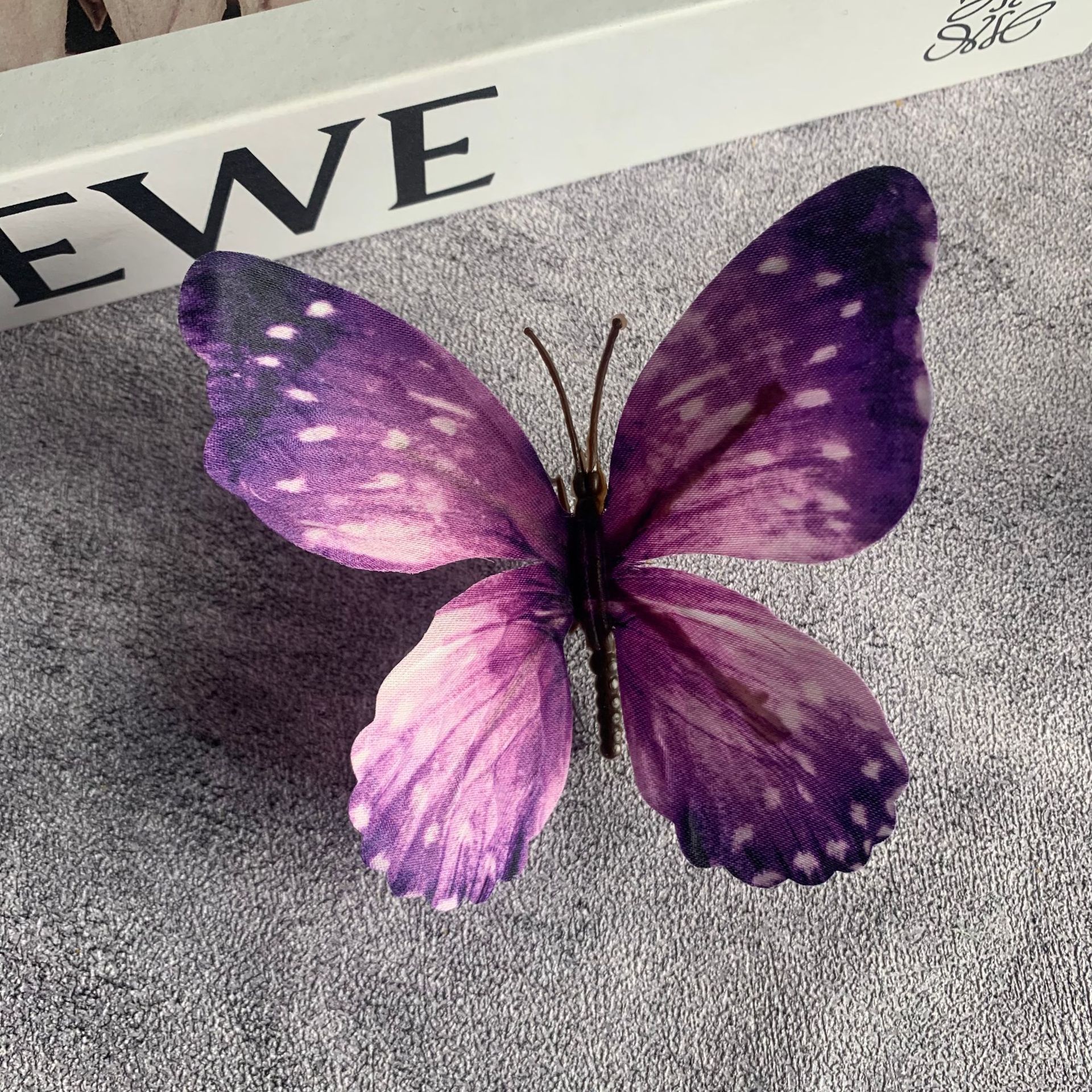 큰 나비 보라색