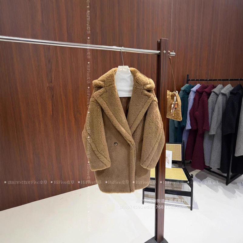 Max's Short Camel Teddy Bear Outwear Silhouette Loose 2025 Short Fur Outwear Winter Teddy Real Fur Warm