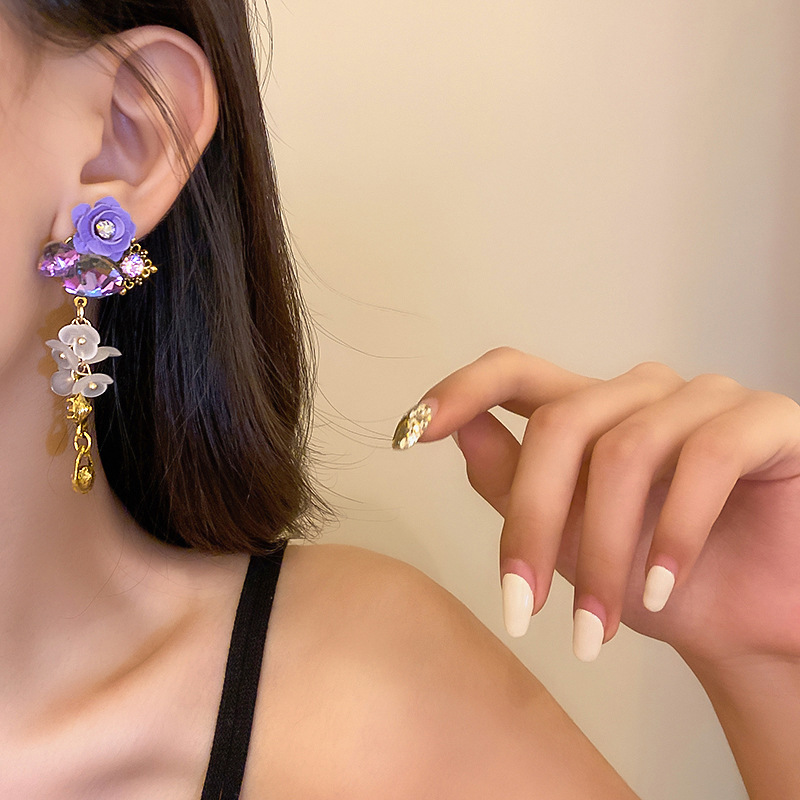 Boucles D&#39;oreilles Fleur Coeur En Cristal Violet Rétro En Gros Nihaojewelry display picture 6