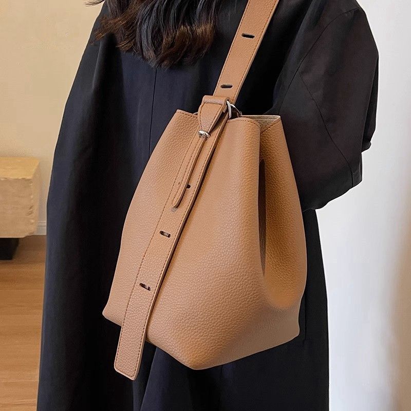 Large-Capacity Bag for Women 2025 New Fashion Versatile Shoulder Crossbody Bag Popular Bucket Bag Women's Tote Bag