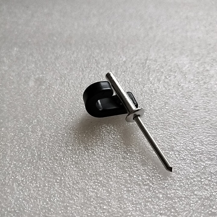 供应户外用品运动皮划艇配件游船独木舟甲板绳扣灯笼铆钉 J型挂钩