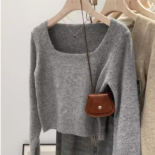 Pure & Alluring Autumn/Winter Red Square-Neck Knit Sweater: Women's Chic, Niche Design Top for Stylish Layering
