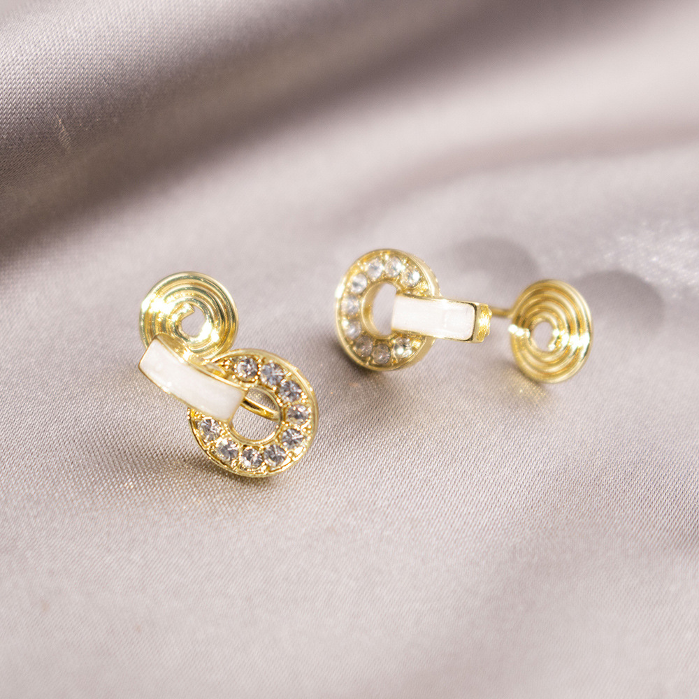 Lujo ligero, incienso pequeño, placa de incienso para mosquitos, pinzas para las orejas, pendientes de nicho para mujeres sin orejas perforadas, pendientes simples, compactas y versátiles de Yiwu al por mayor