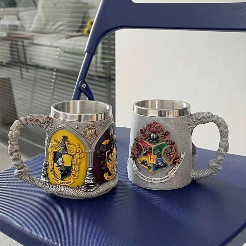 Персонализированная кружка из нержавеющей стали Harry Potter с эмблемами колледжей - идеально для поклонников и коллекционеров!