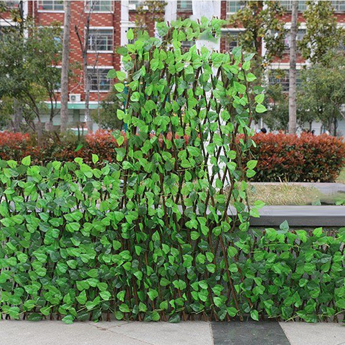 Simulated fence fence retractable fence outdoor courtyard fence guardrail decorative green leaves blocking simulated plant wall