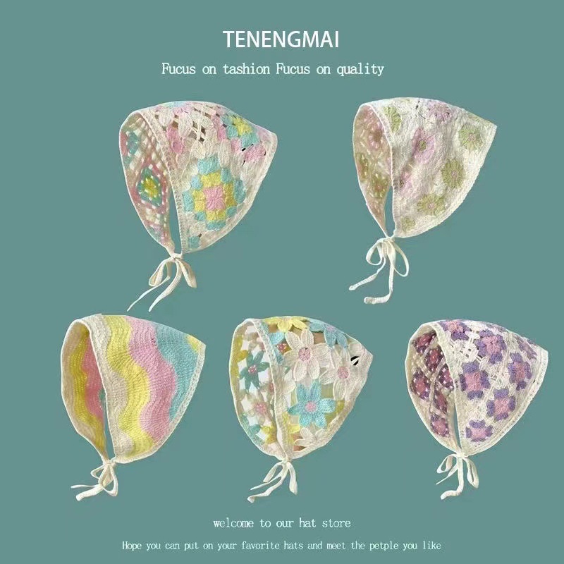 Korean-style triangular handcrafted crocheted knitted hairband for women—vintage, internet-famous, cute, sweet, and adorned with dainty daisy motifs; perfect as a headband or tied around the head.