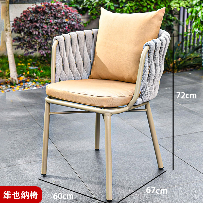 Mesas y sillas al aire libre nórdicas Patio de la villa Jardín Sillas de mimbre al aire libre Terraza de ocio Impermeable Protector solar Luz Lujo Mesas y sillas de alta gama