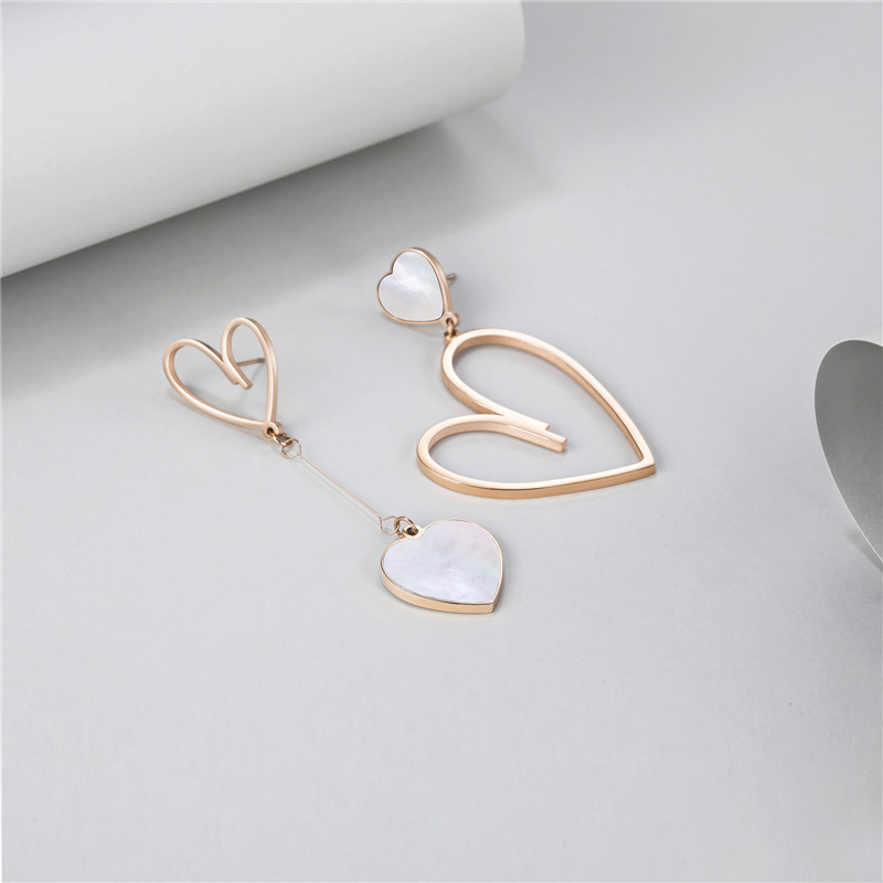 1 Paire Sucré Forme De Cœur Incruster Acier Au Titane Coquille Boucles D'oreilles display picture 2