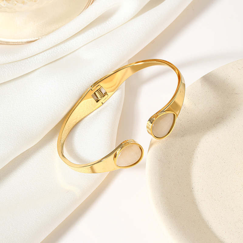 1 Piece Quantity Vacation Simple Style Solid Color Titanium Steel Cat's Eye Stone Bangle In Bulk