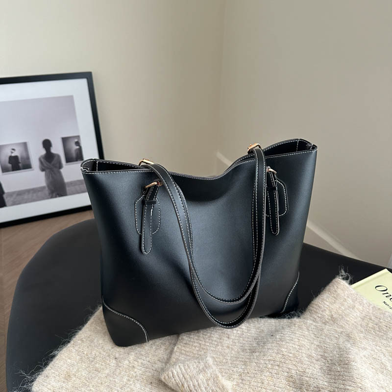 Alta sensación de gran capacidad bolso de mano 2024 otoño y invierno nuevo estilo versátil bolso de hombro de viaje al trabajo bolso especial