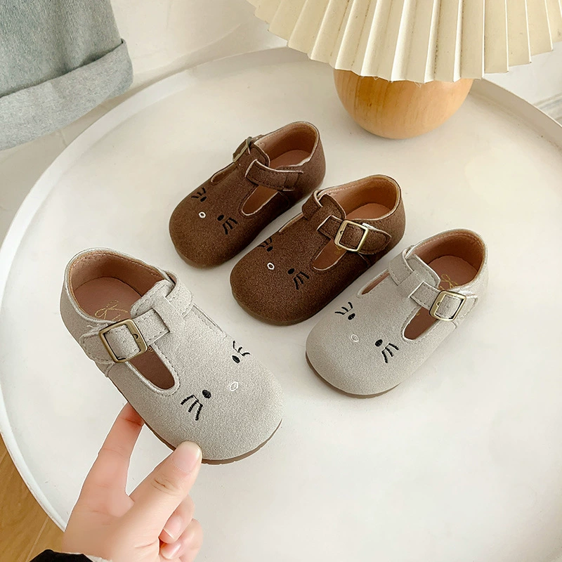 Детские мягкие туфли Birkenstock с мультяшным принтом, весна-осень 2025, мягкая подошва, милые туфли с вышивкой кота, маленькие кожаные туфли на плоской подошве для девочек