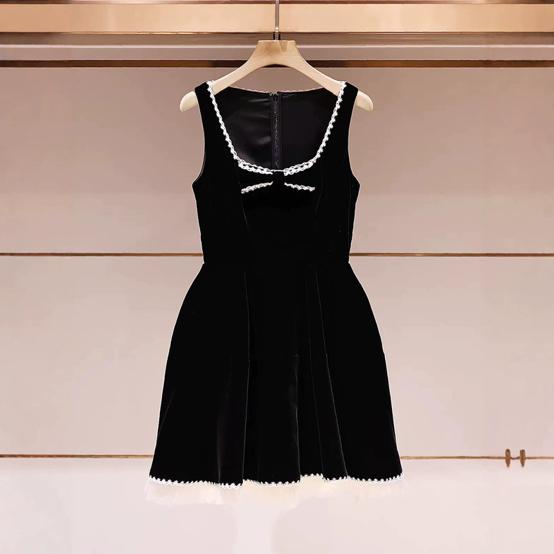 French-style elegant lady's sleeveless black velvet dress for women, autumn 2026 new model, high-end tank-style little black dress French-style elegant lady's sleeveless black velvet dress for women, autumn 2026 new model, high-end tank-style little black dress