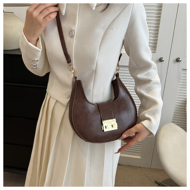 Nuova borsa a tracolla minimalista per donna, versione coreana, borsa sotto le ascelle dolce e straniera, tendenza invernale popolare, borsa da donna a forma di mezzaluna_voghion.com