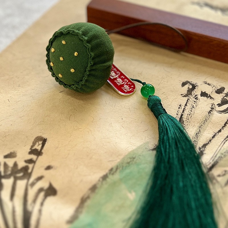 Tela de pera Lu Bordado hecho a mano bricolaje patchwork muñeca decoración regalo del estudiante artesanía tradicional flor tela colgante