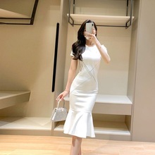 温柔风白色连衣裙2024夏季新款气质大方修身短袖包臀鱼尾裙小白裙