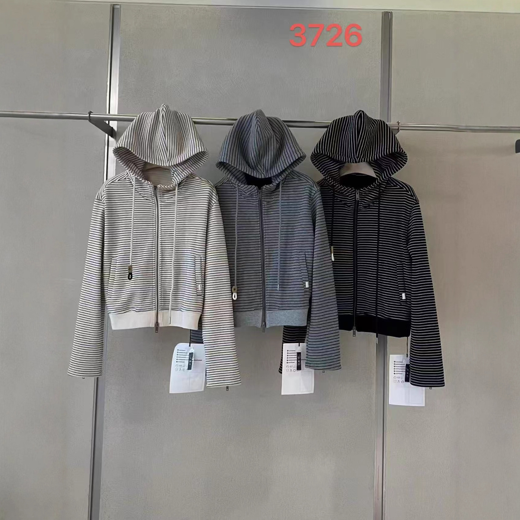 25111132  库 3R3 内里奥利绒  条纹双拉链设计连帽外套3726