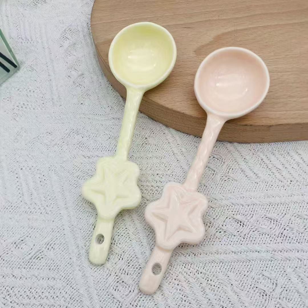 Cucharas de calabaza de cerámica creativa encantadora cucharas de fresa cucharas de postre cucharas de mango largo cucharas de alto valor