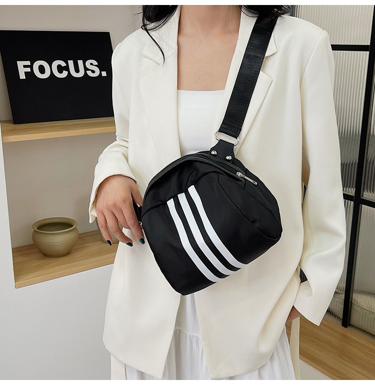The 2024 new stylish and simple crossbody bag, a large-capacity versatile single-shoulder bag, is popular among students. The three-bar chest bag is selling well undefined