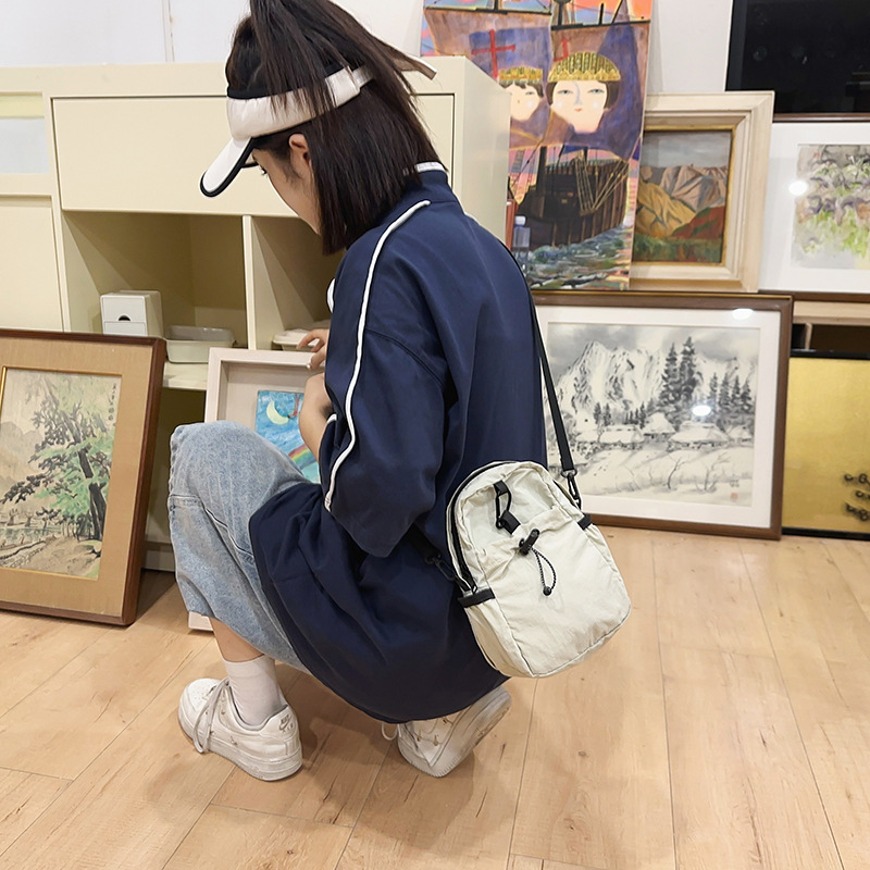 Solid-color nylon fabric bag for women, Spring 2025 new niche waist bag, ins casual pleated phone bag, crossbody bag for women undefined