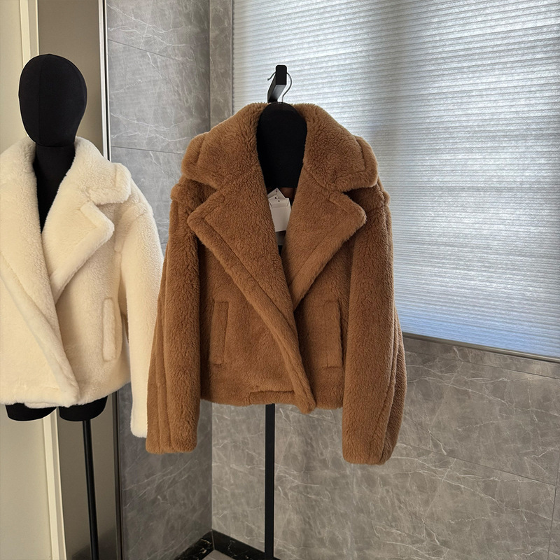 M's New Autumn and Winter Classic Teddy Bear Thickeneded Granular Wool Outwear Women's Teddy Fur Short Outwear Wholesale