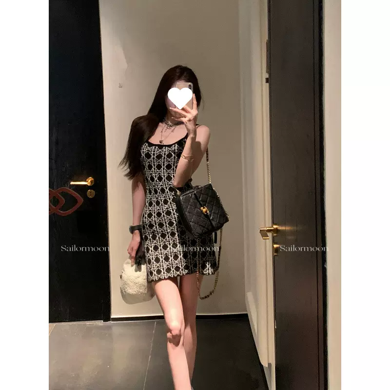 格纹针织连衣裙女2025夏季修身显瘦吊带裙设计性感名媛气质包臀裙