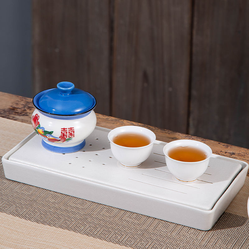 Taza de porcelana azul + tapa + 4 tazas de porcelana blanca.