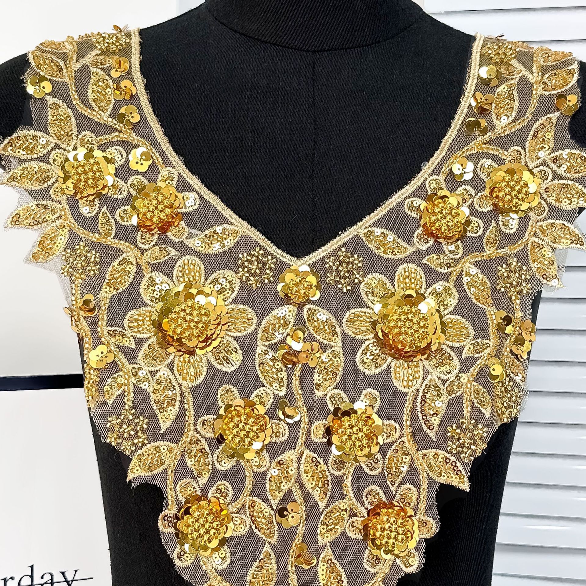 Dorado bordado perlas bordado V-collar hilo de malla encaje cosido accesorios de collar vestido cheongsam traje de baile accesorios de vestido