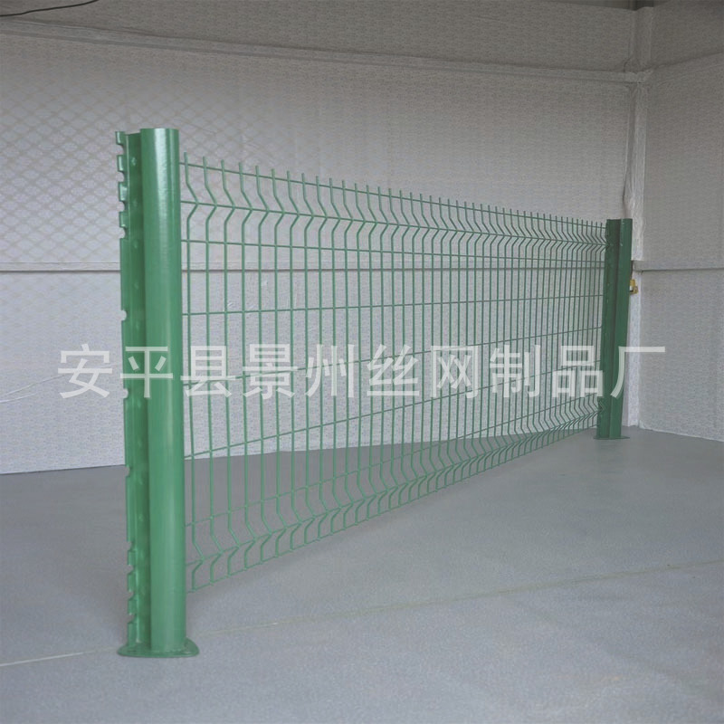 高速公路隔离网铁丝网围栏桃型柱护栏网框架防护网公园小区隔离网