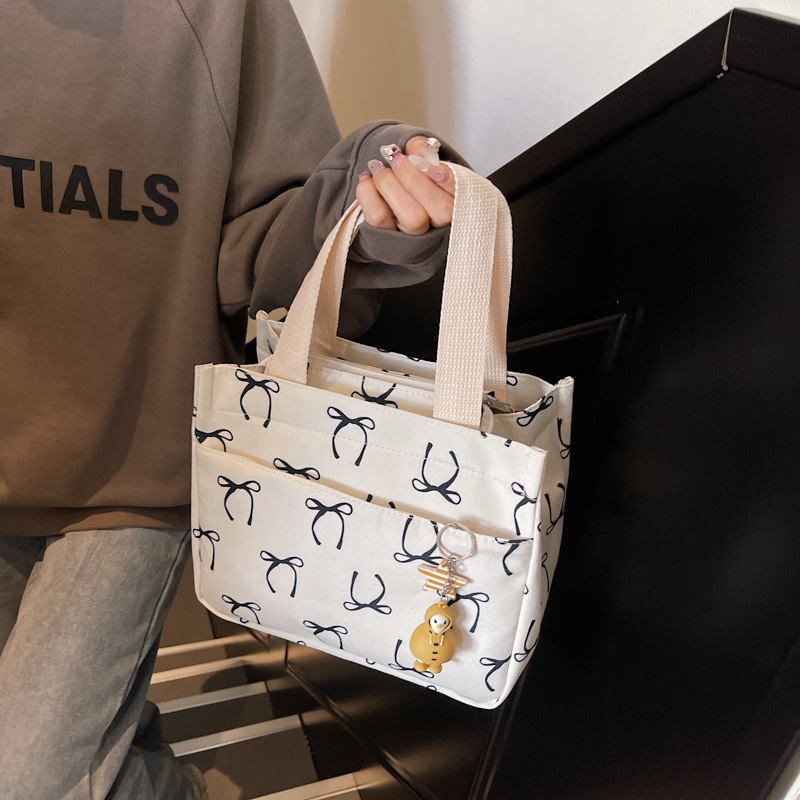 Wholesale fashion bento bag new daily lightweight handbag Korean version high-quality travel and business versatile handbag