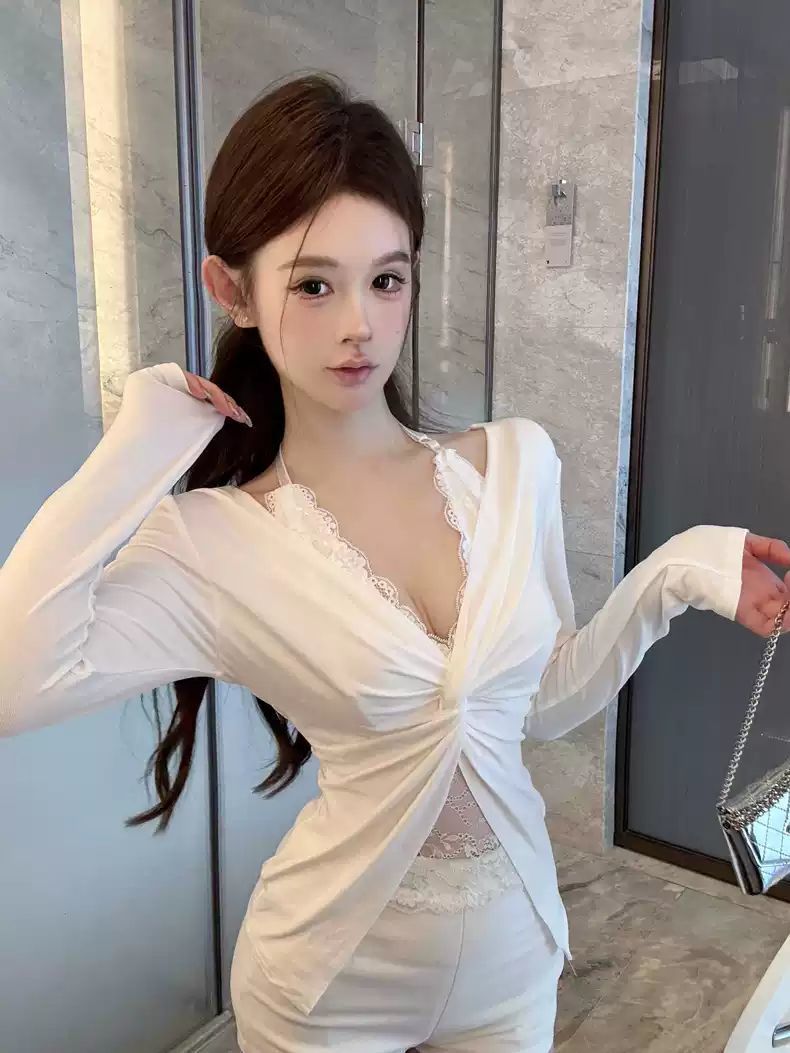 Autumn Spicy Girl Slimming Twisted Top Tea-Style Lace Faux Two-Piece V-Neck Long-Sleeve T-Shirt for Women with a Sense of Design and Slim Fit