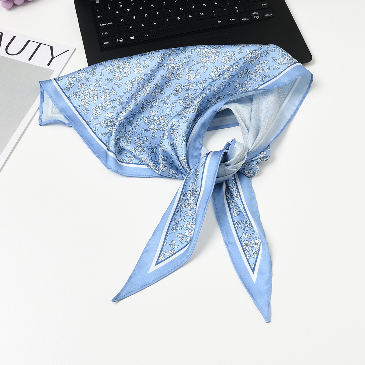 #213 별꽃 파란색 배경