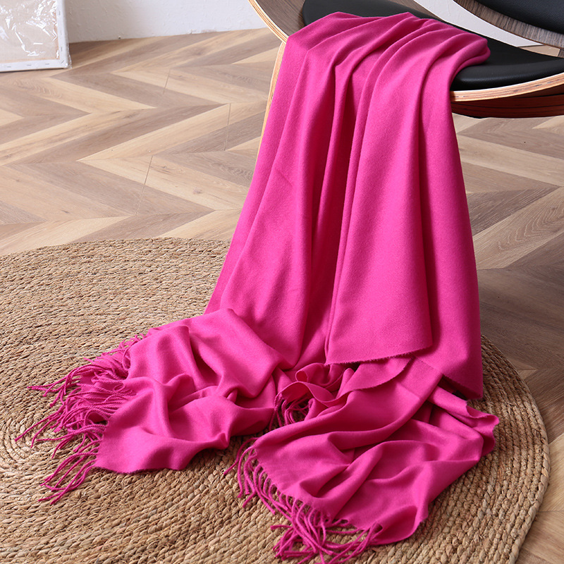 2024 otoño e invierno nuevo estilo color sólido bufanda larga imitación lana brillante textura borla marca negra mantón cálido