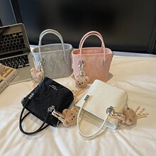 �n��ins�ٴ�С����Ů2026�¿���r������ˮͰ���ٴ�μ�б���