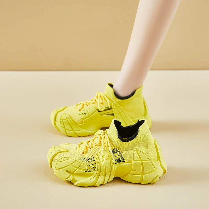 Мягкая подошва нескользящие носки обувь женская весна 2025 дышащая толстая подошва летающая спортивная обувь повседневная обувь