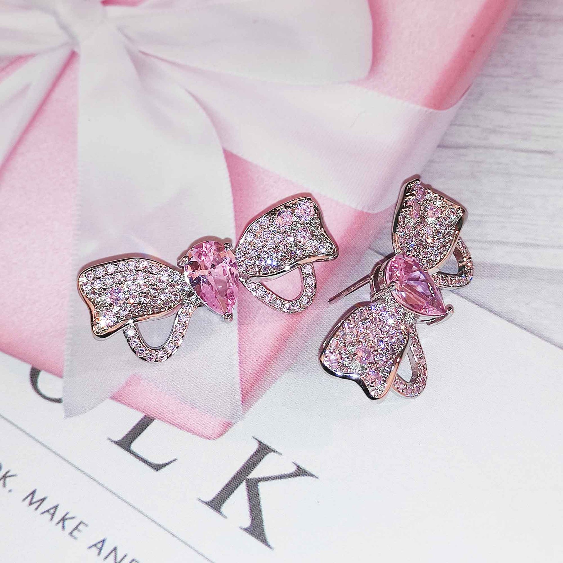 Hoher Sinn fr Licht Luxus Mode voller Diamantschleife rosa Zirkonium Choker Schlsselbein Kette Halskette Halskette Halskette Armband Ohrringe Setpicture4