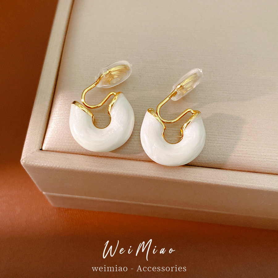 Geometría de goteo de aceite en forma de C abrazadera de orejas para mujeres sin agujeros de orejas personalidad de moda simple pendientes de lujo ligero de alta calidad para mujeres