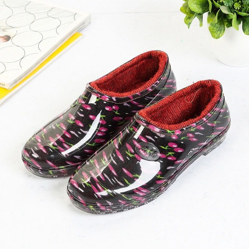 Zapatos de lluvia de cuatro estaciones para mujeres de tubo corto, zapatos de saliva poco profundos para mujeres, zapatos de goma de cocina para trabajar fuera, algodón resistente al desgaste, antideslizante