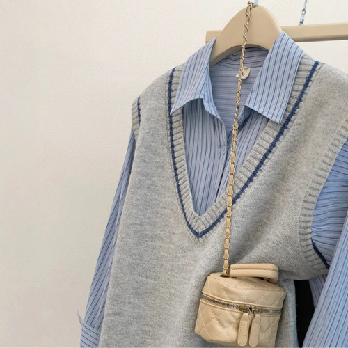 KANING Korean Style V-Neck Colorblock Knit Cardigan for Women 2025 Early Autumn Layering Cardigan Sweatshirt Backless Outerwear