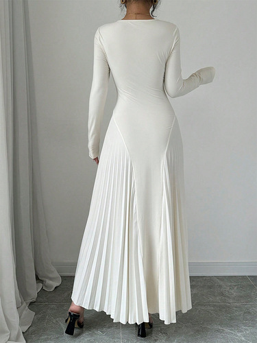 New style long sleeve knit long dress with pleats, elegant, slimming, versatile, fashionable, and temperament.