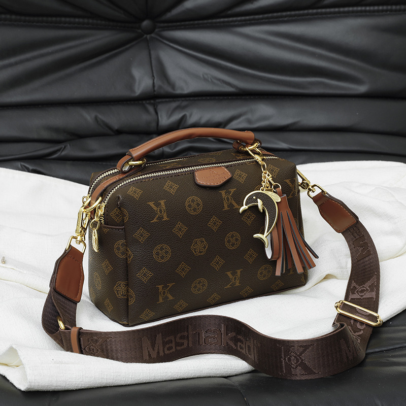 Cross-Border High-End Bags for Women 2025 New Retro Postman Handbag Printed Versatile Fashion Single Shoulder Crossbody Bag