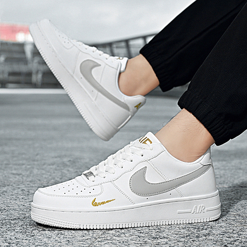 Air Force One Couple Men's and Women's Shoes Student Sneakers Men's Sports Non-Slip Youth Friction Sound Versatile and Breathable