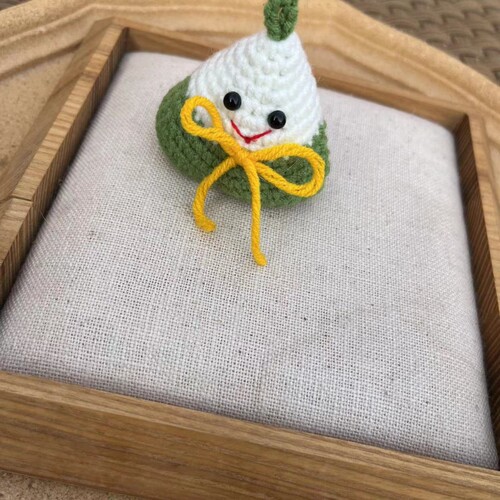 New crocheted rice dumpling pendant for Dragon Boat Festival, keychain ornament, car bag pendant, cute rice dumpling car pendant in one fell swoop