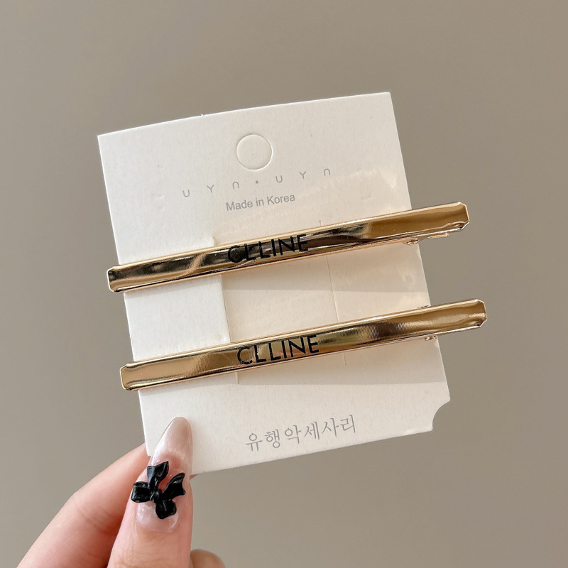 Sweet Cool Metal Hairpin Mujeres 2025 nuevo estilo de alto nivel frente fresa cabello cortado oreja lateral clips adornamiento para el cabello