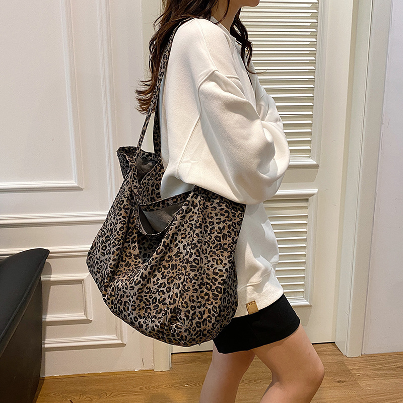 새로운 간단한 개성 토트 백 대형 쇼핑백 대용량 레오파드 무늬 패션 어깨 가방 여성 서양식 여행 가방