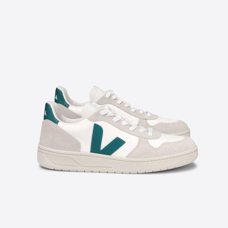 New V10 Suede Series White Sneakers for Couples, Casual Shoes for Men and Women, Breathable Mesh Sports Shoes