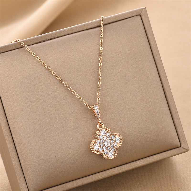 Collar de acero de titanio para mujeres simple y versátil estilo ligero de lujo nicho diseño de alta calidad no decoloración joyería de cadena de clavícula al por mayor