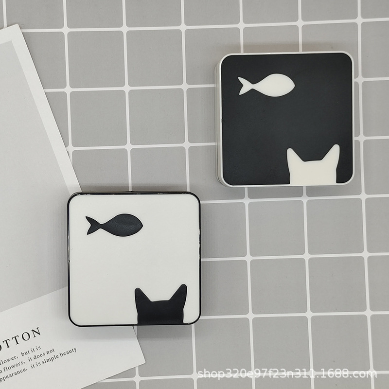 Catfish Screw-free Flip Simple Contact Lens Box Care Box Beauty Pupil Box Companion Box Black and White with ins Style Catfish Screw-free Flip Simple Contact Lens Box Care Box Beauty Pupil Box Companion Box Black and White with ins Style