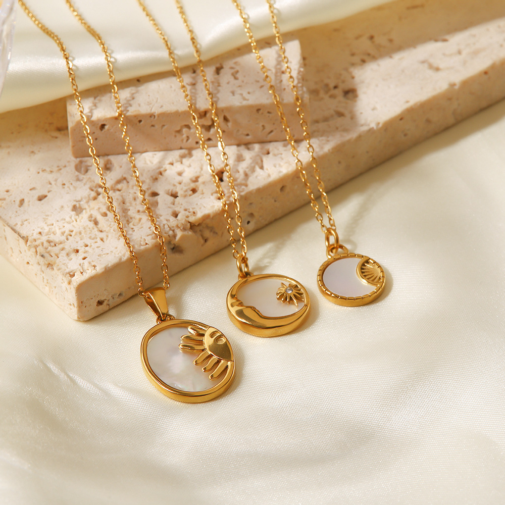 8g Weight PVD Coated Gold Plating Process Wholesale Jewelry Retro Geometric Sun Stainless Steel PVD Coated Plating Pendant Necklace