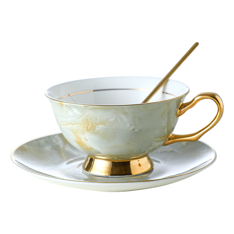 Cerámica Retro de porcelana de hueso de alto valor Juego de taza de café de estilo europeo Juego de té de la tarde Caja de regalo Taza de té de alta calidad Taza y platillo
