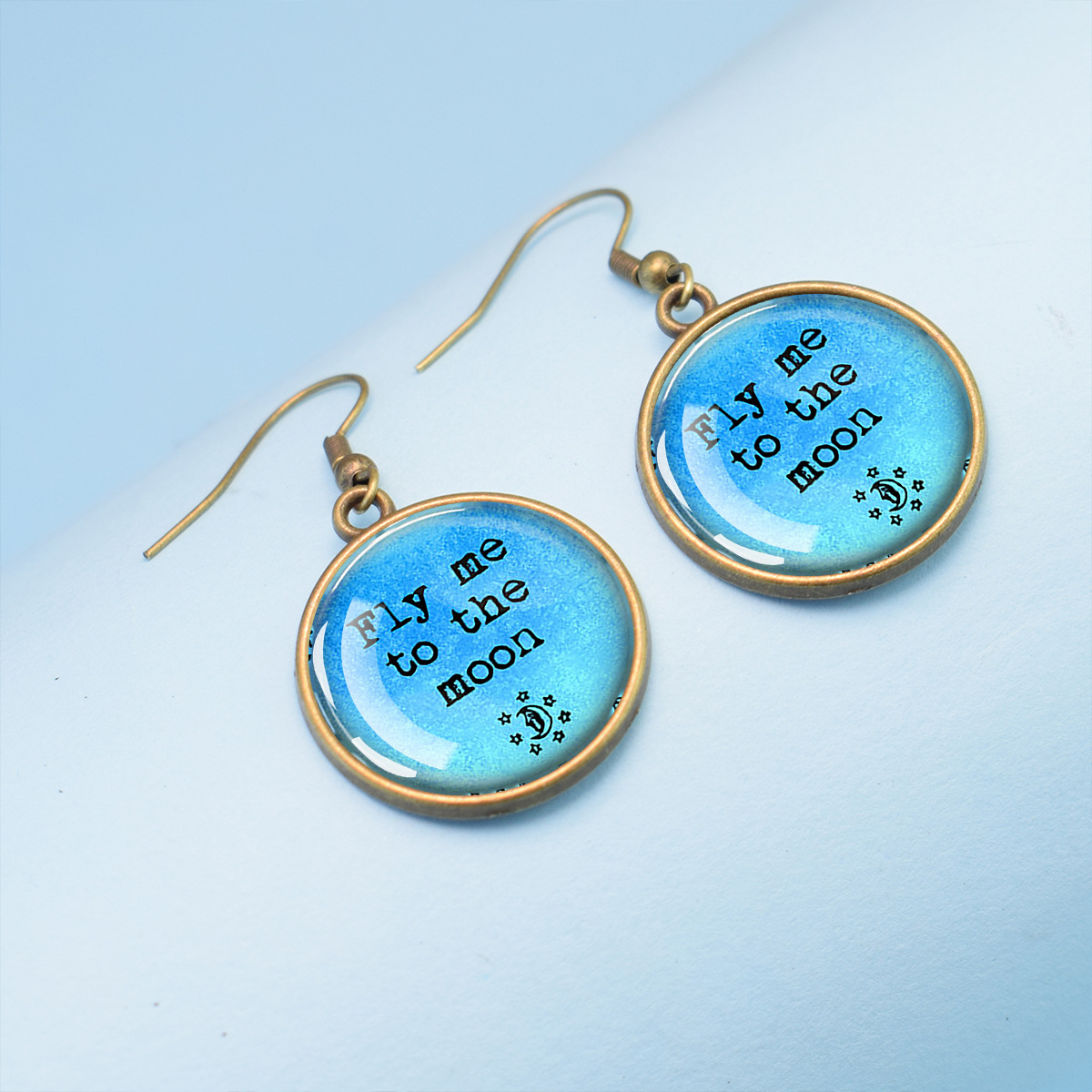 Personalidad Inglés Kiss me Pendientes de metal Novia Amor amonestación Joyas de amor Pendientes de gema de vidrio Transfronterizo